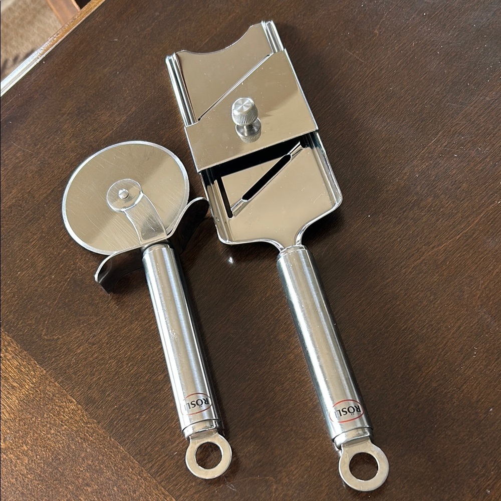 Rosle Pizza cutter and gourmet slicer